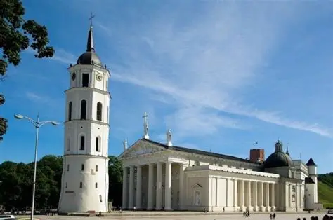 Chauffeur-driver transfer from Vilnius Airport to Vilnius city hotels - Image 3