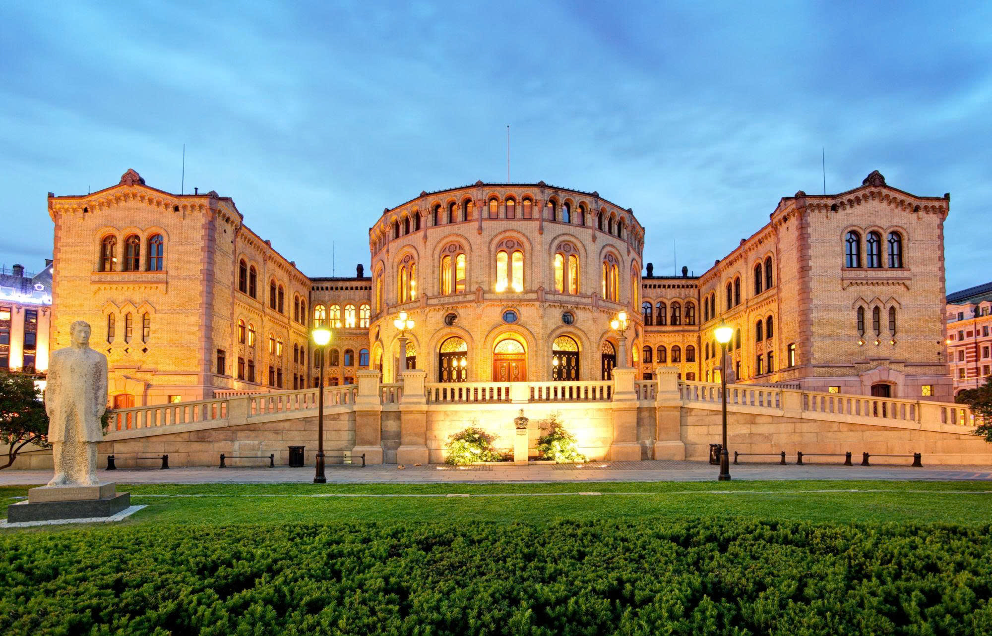 Oslo Car Hire with Chauffeur (Full-Day)